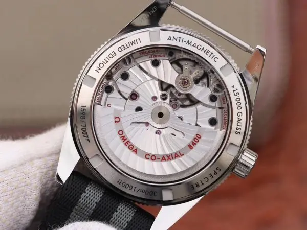 Replica-Omega-James-Bond-007-3-600x450.webp