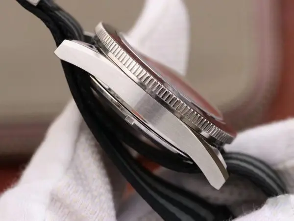 Replica-Omega-James-Bond-007-2-600x450.webp
